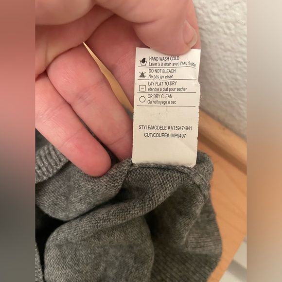 Vince Crew Neck Ombré Navy and Gray Wool/Cashmere Sweater - Picture 4 of 4